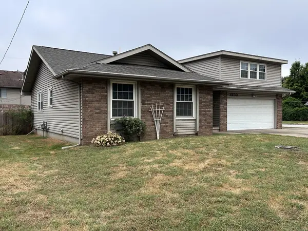 3233 S Jefferson AVE, Springfield, MO 65807