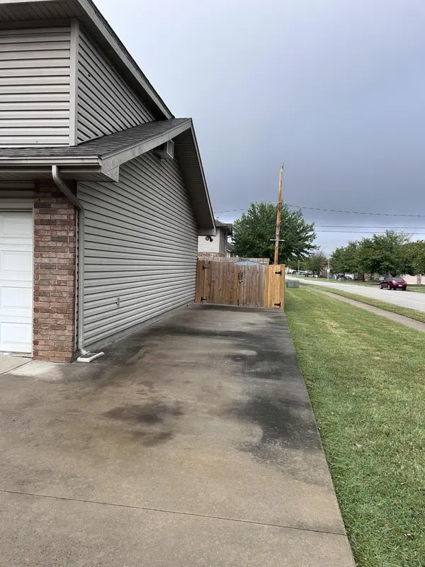 3233 S Jefferson AVE, Springfield, MO 65807