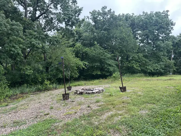 18611 Farm Road 2107, Aurora, MO 65605