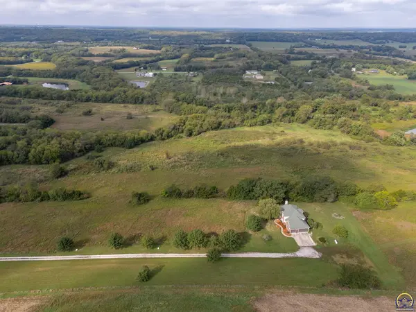 1548 N 800 Rd, Baldwin City, KS 66006