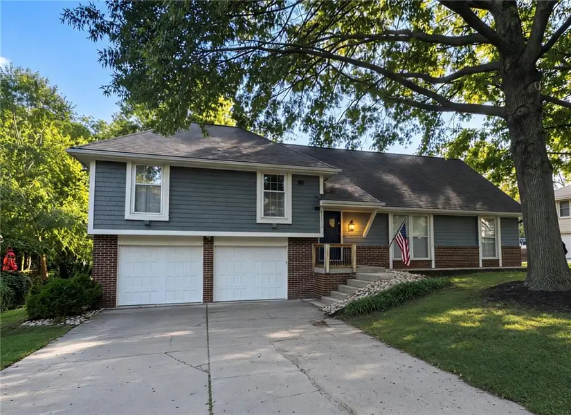 1001 Wyckwood DR, Liberty, MO 64068