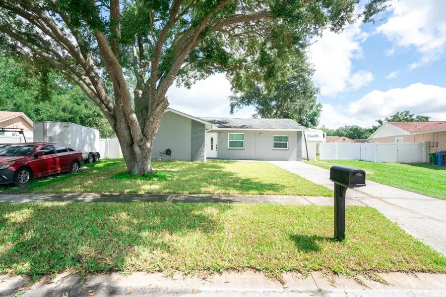 13915 BRIDGEPORT DR, Tampa, FL 33625