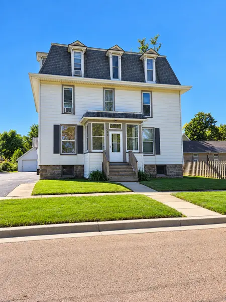 330 W Sycamore ST W #1E, Sycamore, IL 60178