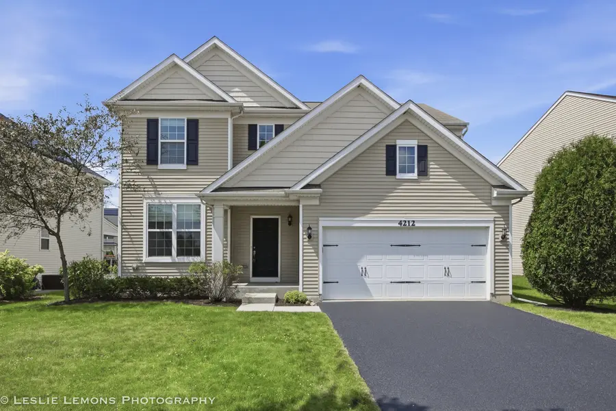 4212 Fraser CIR, Naperville, IL 60564