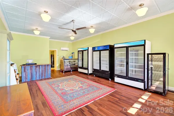 35 N Mitchell AVE N, Bakersville, NC 28705