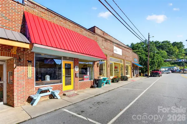 35 N Mitchell AVE N, Bakersville, NC 28705