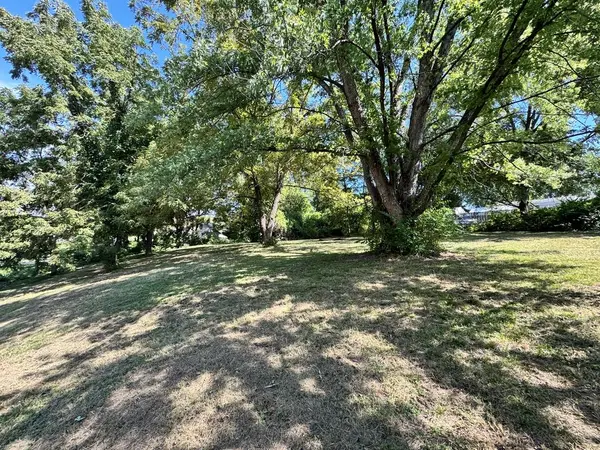 4801 NW Waukomis DR, Northmoor, MO 64151