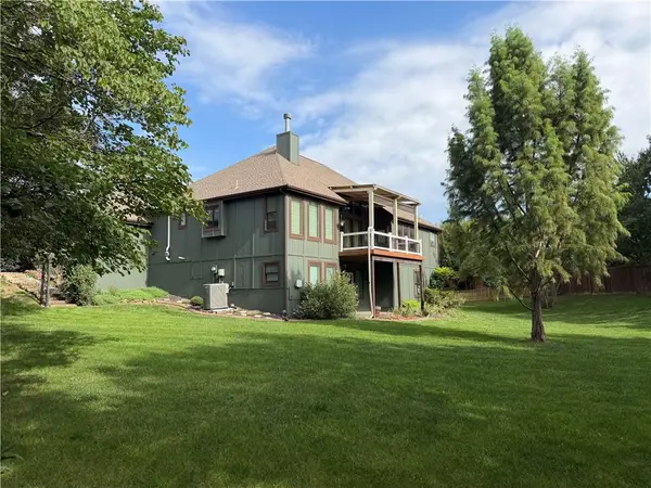 15107 W 154th TER, Olathe, KS 66062