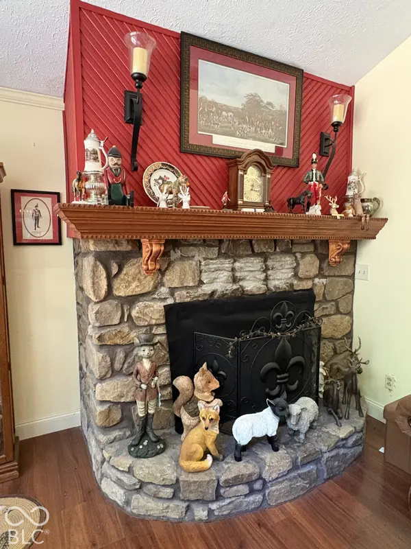 1018 Wildwood LN, New Albany, IN 47150