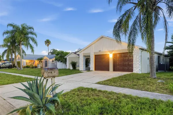 2831 BLOSSOM LK, Holiday, FL 34691