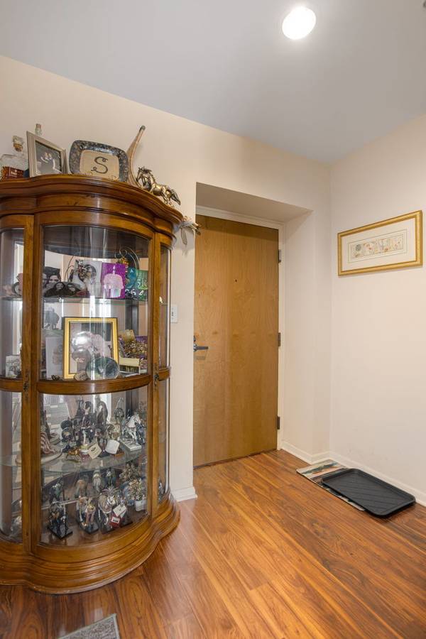 1650 Riverwoods DR #603, Melrose Park, IL 60160