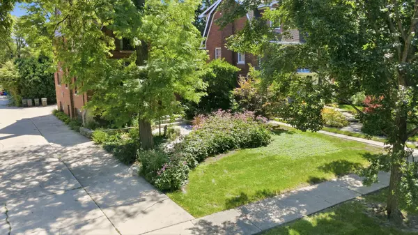 327 Selborne RD, Riverside, IL 60546