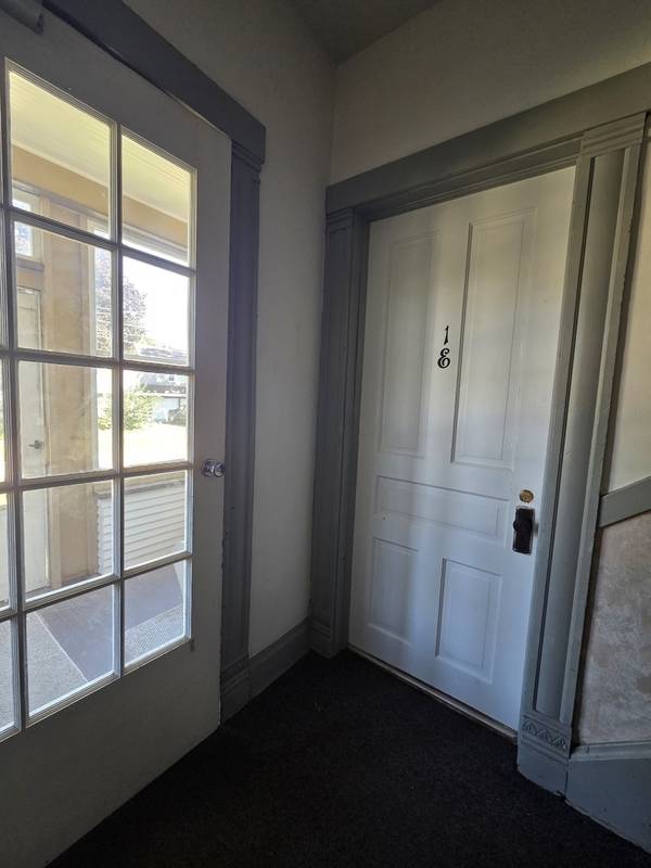 330 W Sycamore ST W #1E, Sycamore, IL 60178
