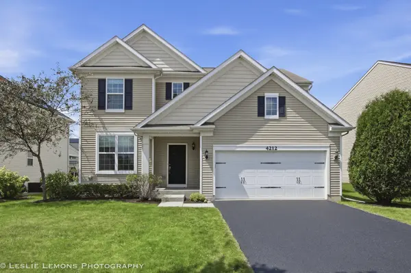 4212 Fraser CIR, Naperville, IL 60564