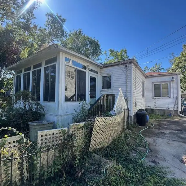 1055 N Vanderburg ST, Gary, IN 46403