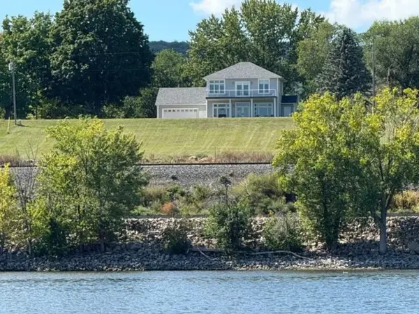 32297 Lakeview DR, Lake City, MN 55041