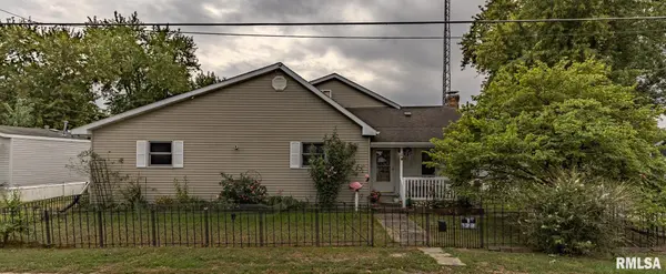 115 W NORTH ST, Girard, IL 62640