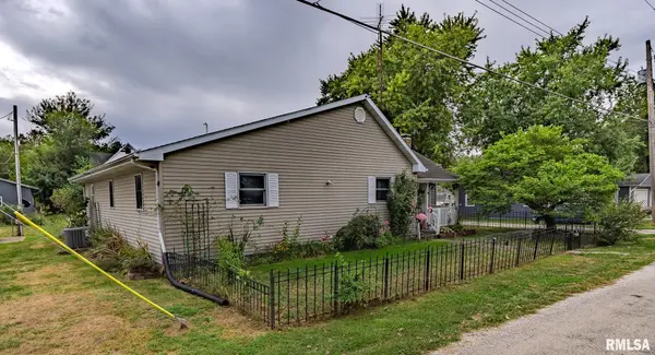 115 W NORTH ST, Girard, IL 62640