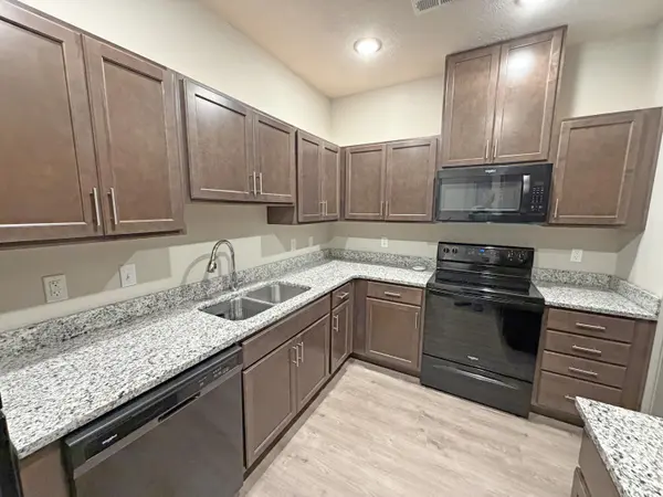 888b W Logan ST, Rogersville, MO 65742