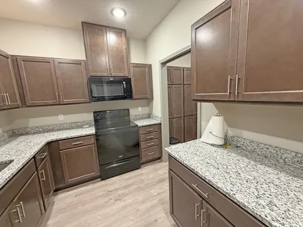 888b W Logan ST, Rogersville, MO 65742