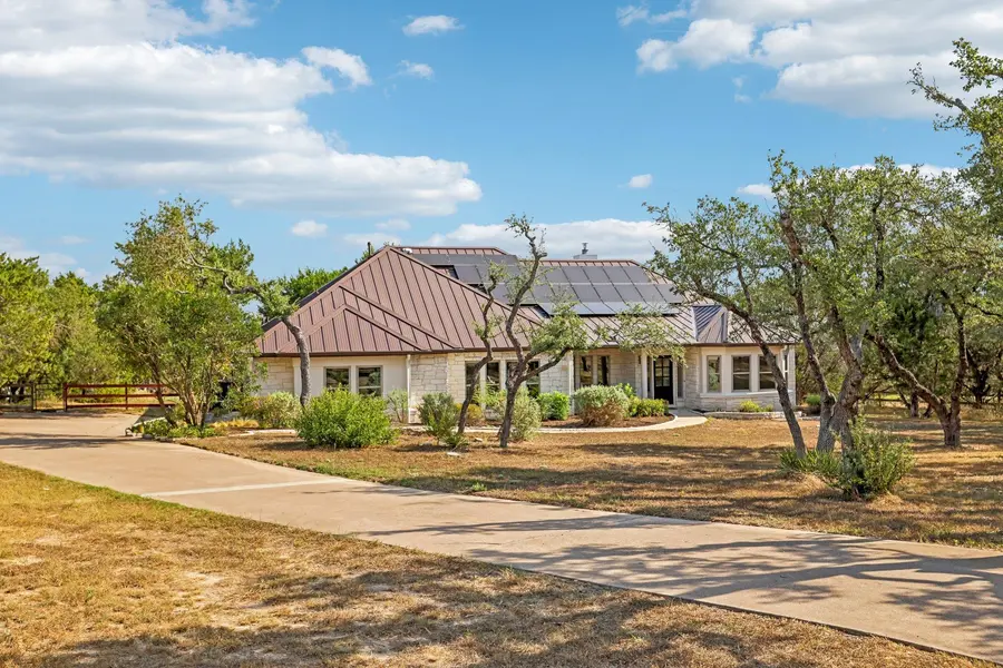 404 Saddlehorn DR, Dripping Springs, TX 78620