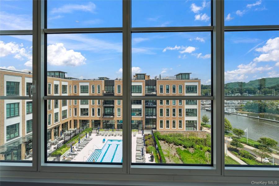100 Garvies Point RD #1204, Glen Cove, NY 11542