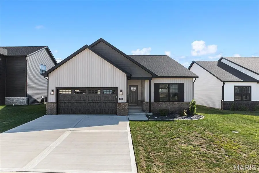 725 Conner CIR, Fairview Heights, IL 62208