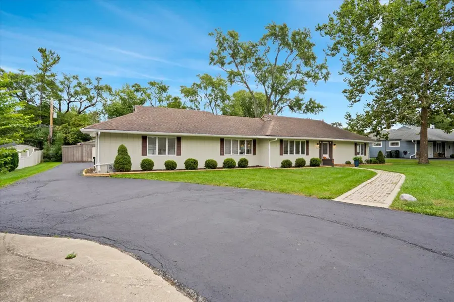 5613 Howard AVE, La Grange Highlands, IL 60525