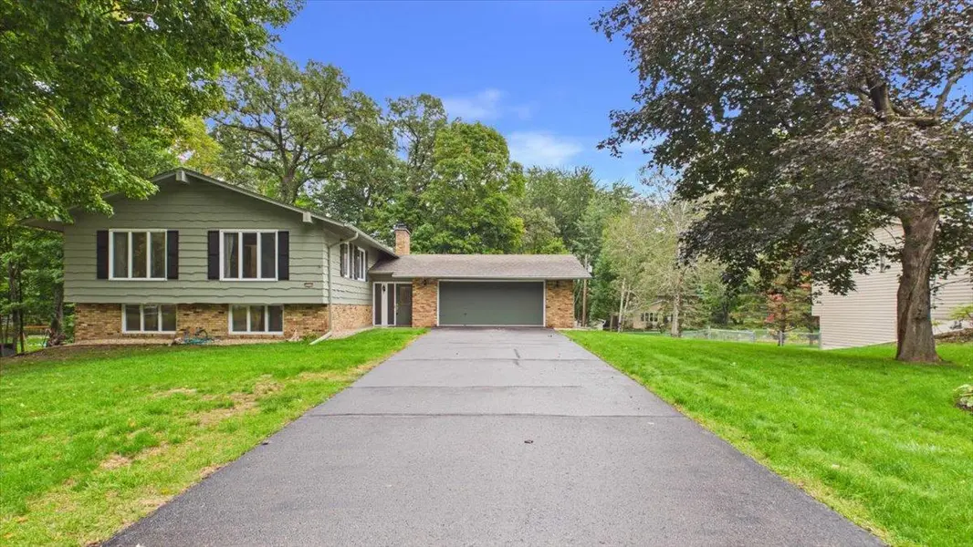 2230 Urbandale LN N, Plymouth, MN 55447