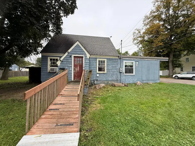 1302 Saint Joseph AVE, Albert Lea, MN 56007