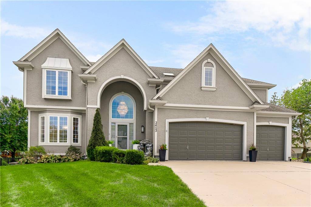 2413 SW Regency DR, Lee's Summit, MO 64082