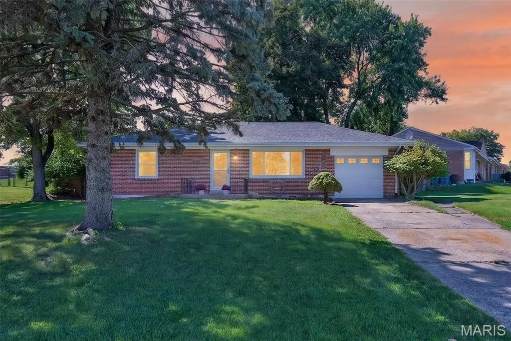 728 Pine ST, St Charles, MO 63301