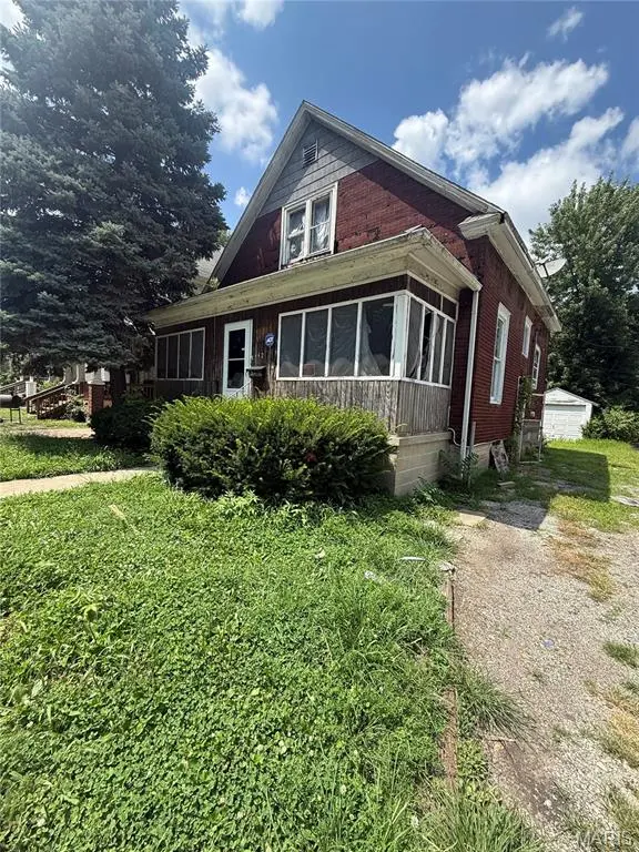 442 W division, Decatur, IL 62522