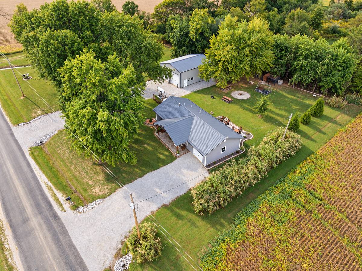 8015 Brubaker RD, Iuka, IL 62849