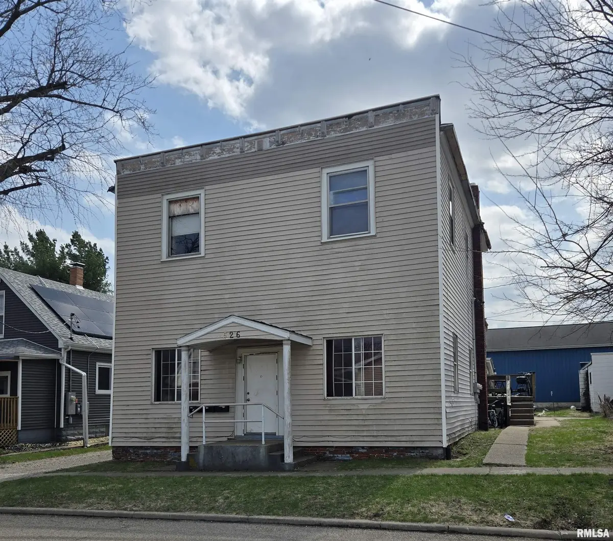 526 E WALNUT ST, Canton, IL 61520