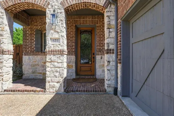 621 The Lakes Boulevard, Lewisville, TX 75056