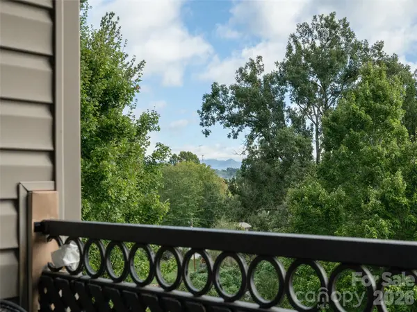 437 Appeldoorn CIR, Asheville, NC 28803