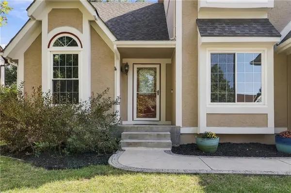 1237 E Meadow LN, Olathe, KS 66062