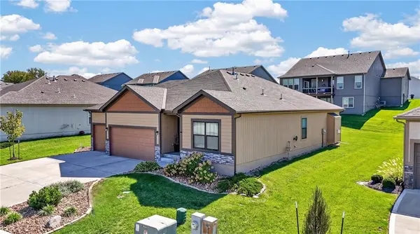 13755 NW 75th ST, Parkville, MO 64152