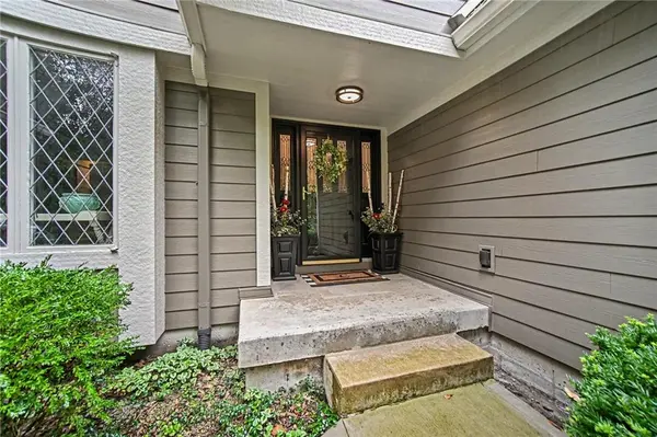 11852 Larsen ST, Overland Park, KS 66210