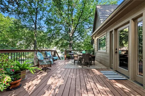 11852 Larsen ST, Overland Park, KS 66210