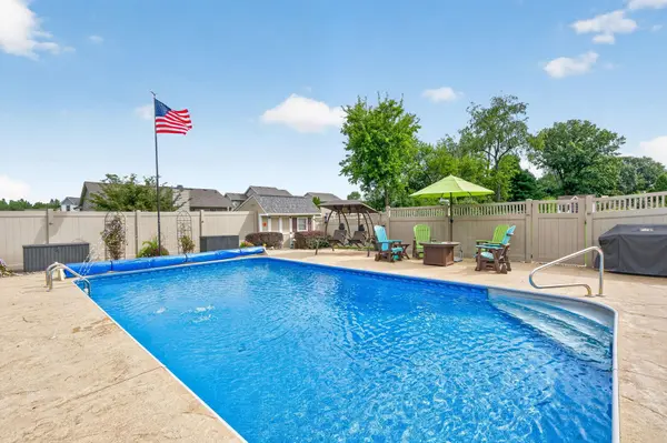 25875 Fox Tail TRL, South Bend, IN 46628