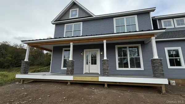 24 Sunset LN, New Hampton, NY 10958