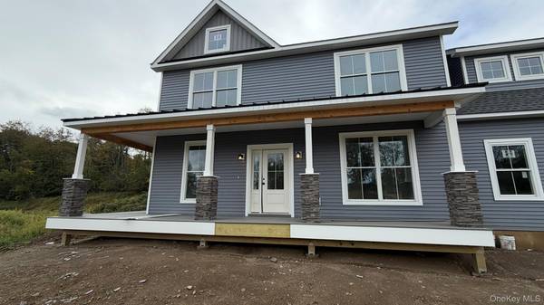 24 Sunset LN, New Hampton, NY 10958