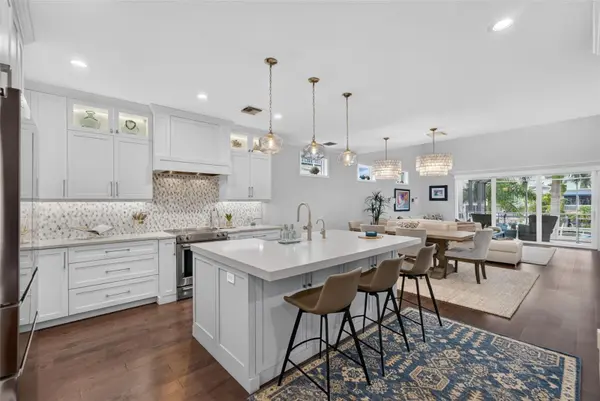 70 ISLAND CIR, Sarasota, FL 34242