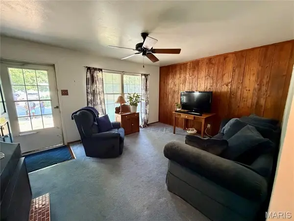 1000 Rogers LN, Florissant, MO 63033
