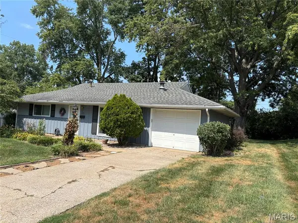1205 Salem DR, Belleville, IL 62221