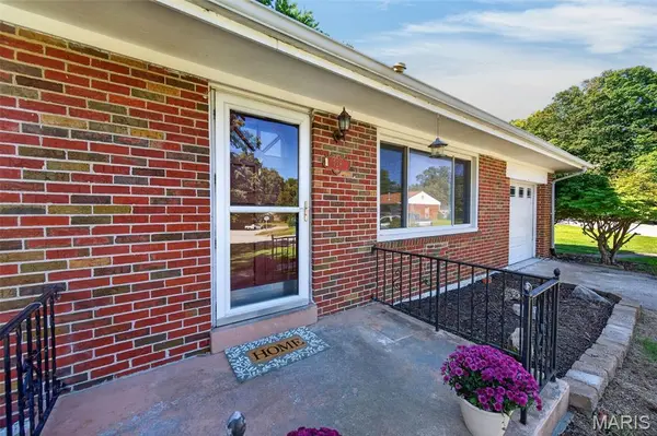 728 Pine ST, St Charles, MO 63301