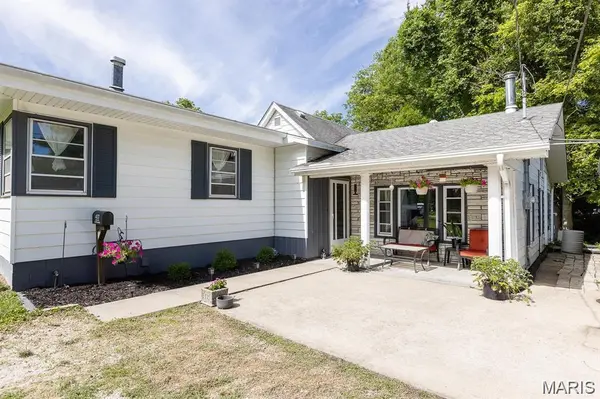 417 N JOHN ST, Mascoutah, IL 62258