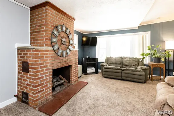 417 N JOHN ST, Mascoutah, IL 62258